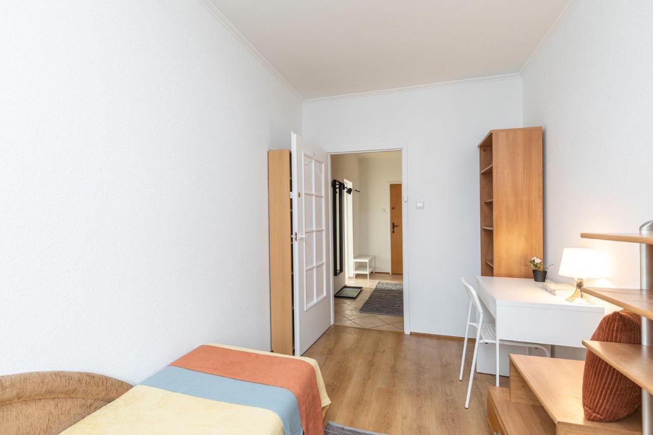Room, Pirenejska 20 Cozy Rooms Βαρσοβία Εξωτερικό φωτογραφία